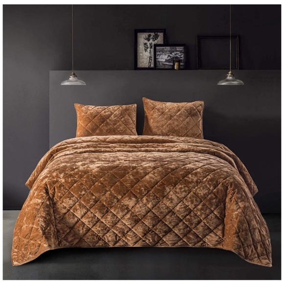 King Velvet Quilt Set Lightweight Comforter Set